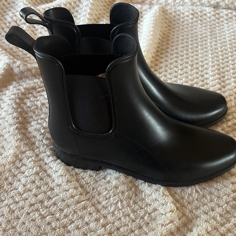 a new day Sleek Black Ankle Boots - Picture 2 of 4